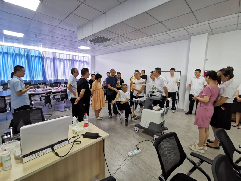 綿陽市、江油市醫(yī)療領(lǐng)航者蒞臨我司，共繪健康未來新篇章！2.jpg