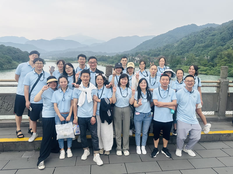 綿陽市先鋒醫(yī)療器械有限公司團(tuán)建之旅：共赴都江堰，凝聚先鋒之魂3.jpg