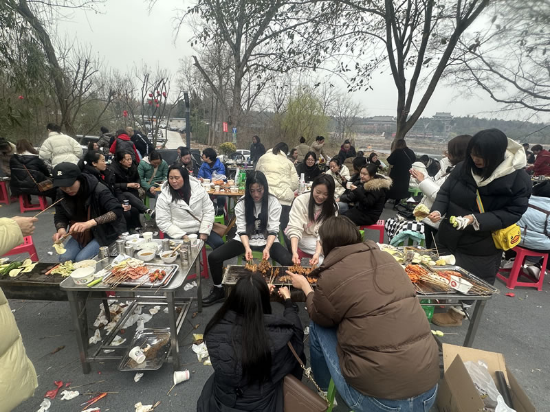 綿陽市先鋒醫(yī)療器械有限公司—— 慶?！?.8婦女節(jié)”，共赴燒烤盛宴，致敬巾幗風(fēng)采1.jpg